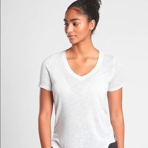 Athleta breezy scoop V tee